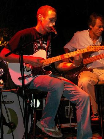 הכרויות דיסקרטיות - Gobo - נראה טוב מאוד, ספורטאי, מנגן, הרפתקן, איכותי, צוחק ומחייך המון, טוב לב אמיתי ובוגר... מומלץ בחום ;)