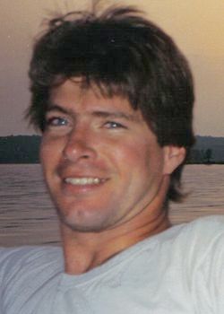 סטוצים - רונן - גרוש, הרפתקן, מחפש ריגושים ואולי מכאן גם יבוא משהו רציני