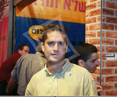 סטוצים - אלון - חמוד ונאה מאוד, נראה צעיר מאוד עם גוף כמעט חלק משיער, נראה קצת ביישן אבל זה רק נראה ובהתחלה, אוהב לפנק.